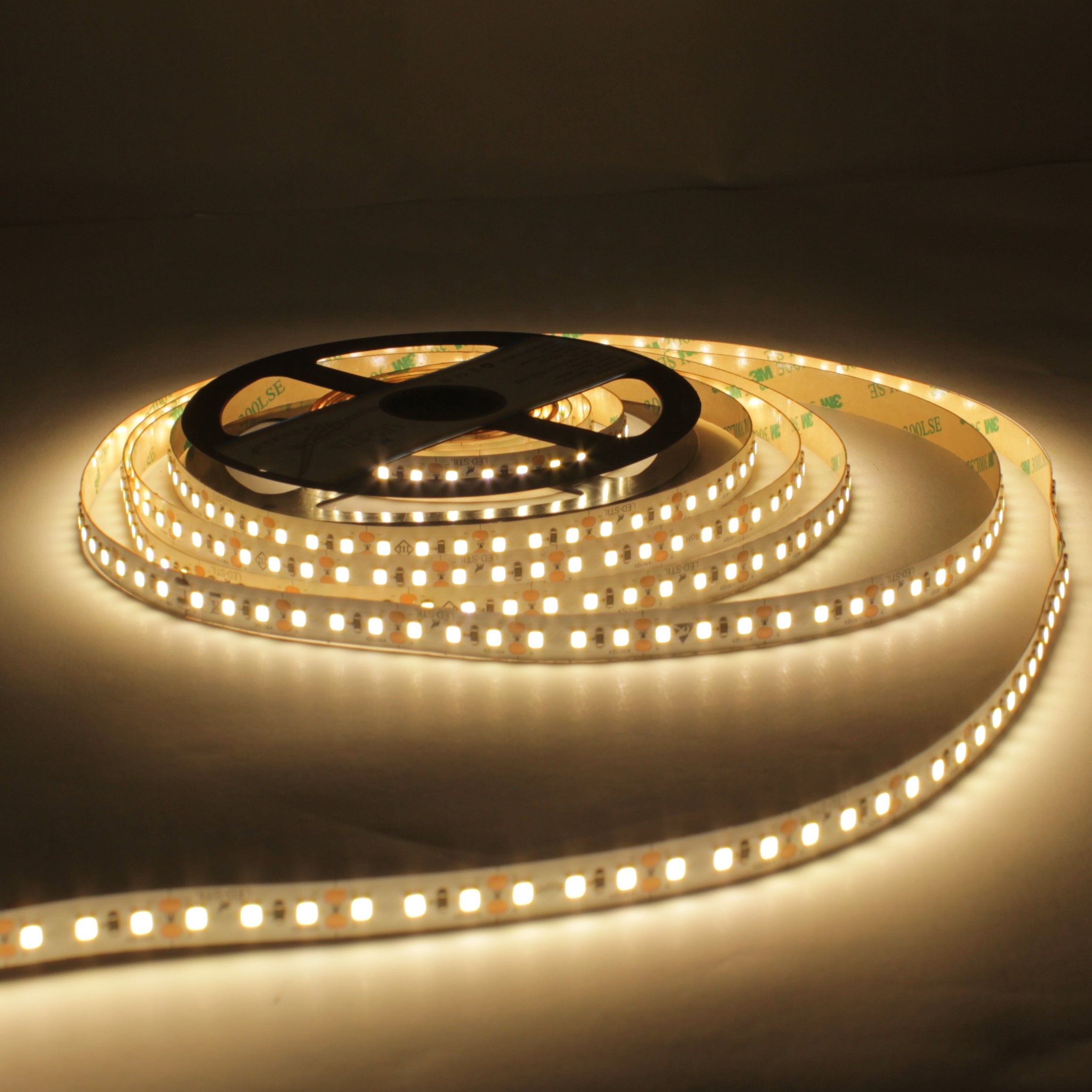 Світлодіодна стрічка LED-STIL 3000K 14,4 Вт/м 2835 120 діодів IP33 12 Вольт 1400 lm тепле світло