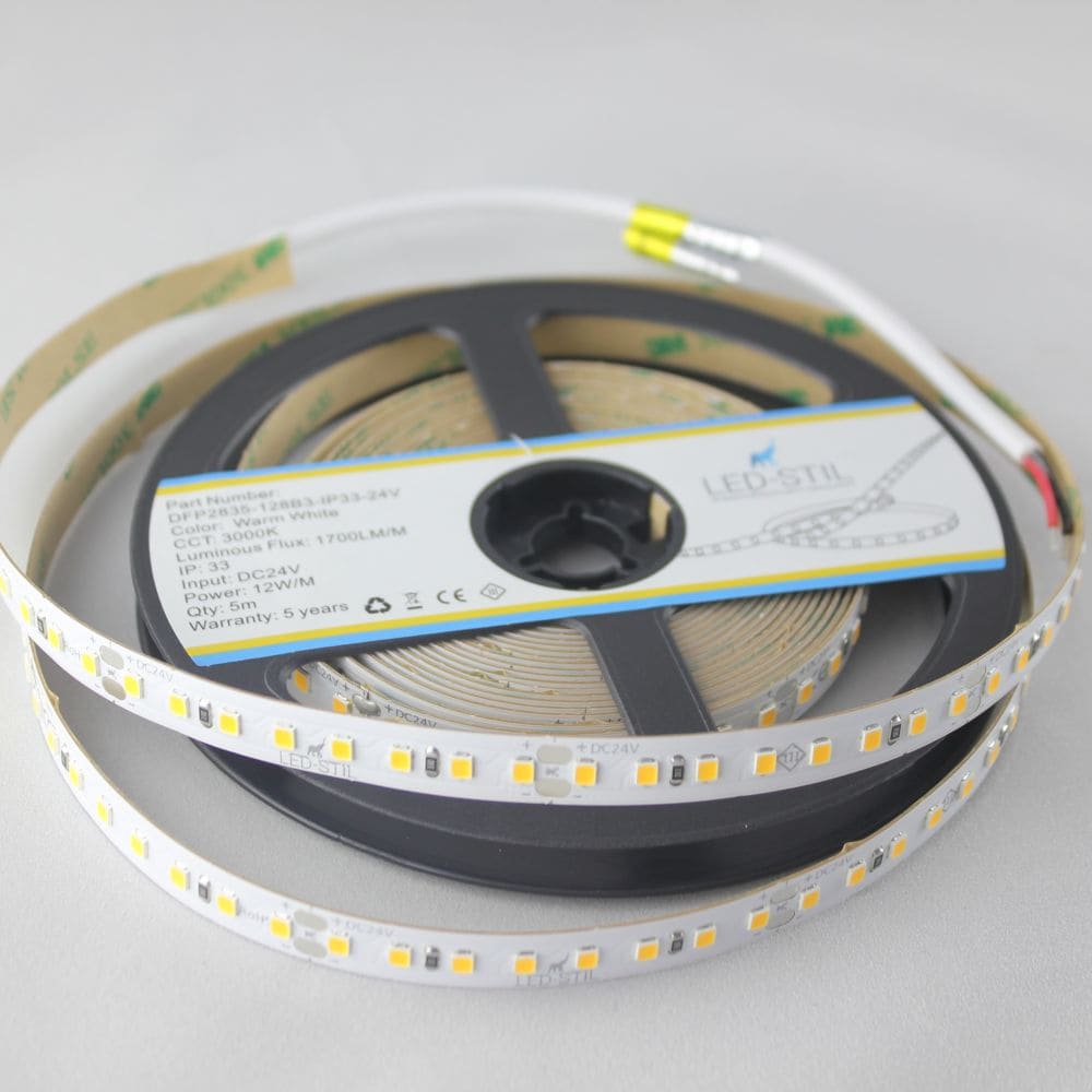 Світлодіодна стрічка LED-STIL 3000K 12 Вт/м 2835 128 діодів IP33 24 Вольти 1700 lm тепле світло